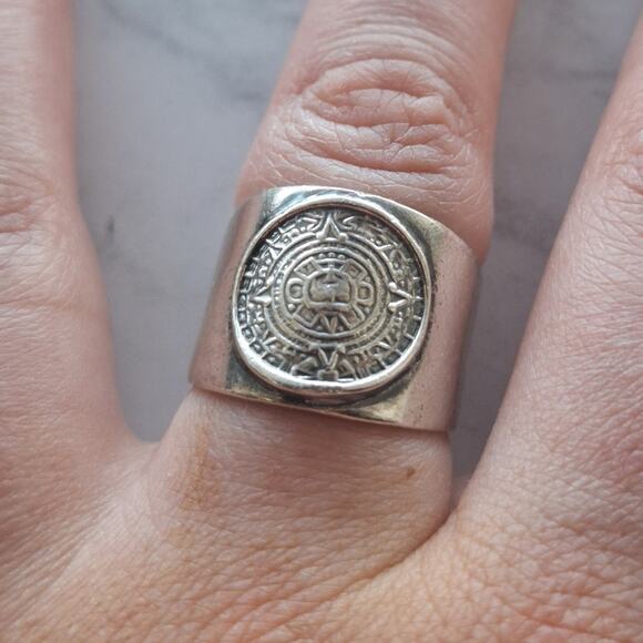 VTG.925 Sterling Silver Ancient Aztec Mayan Sun Calendar Round Signet Ring  8.75 - Picture 2 of 5